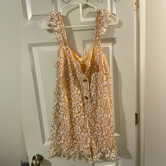 Laced peach colored romper - Picture 1 of 2